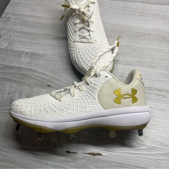 Under Armour UA Glyde 2 MT White Gold Softball Cleats Women’s size 7 - Picture 13 of 15